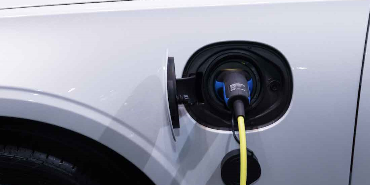 KNX IoT and KNX Classic: How charging poles and storage batteries are integrated