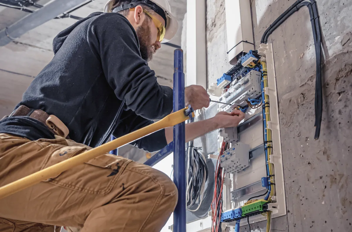 Installer at work